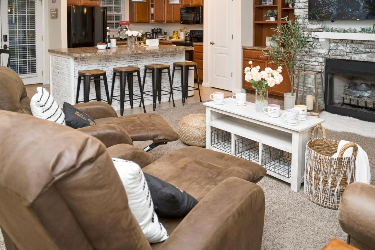 Luxe Quiet Townhouse W/Parking/Pool/By Dollywood Villa Pigeon Forge Exteriör bild