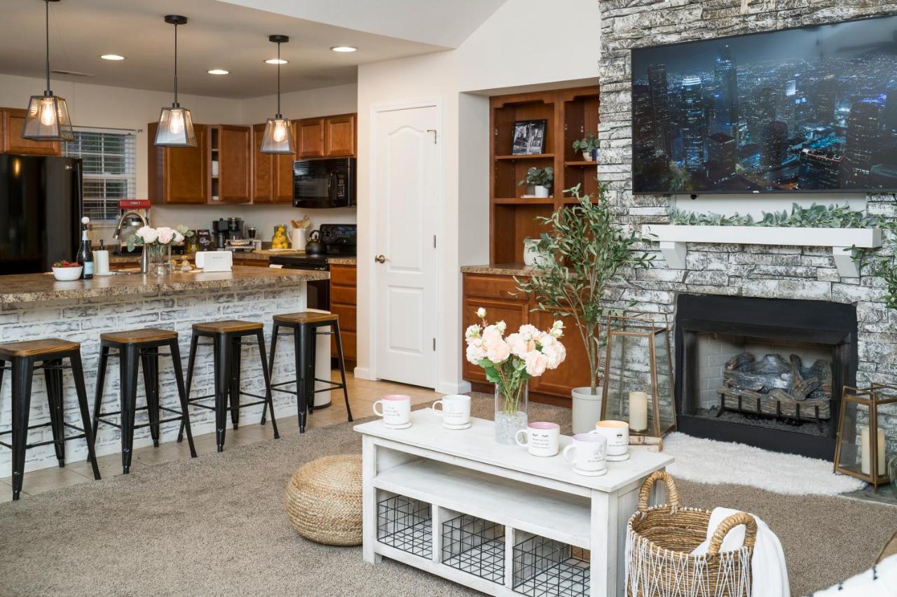 Luxe Quiet Townhouse W/Parking/Pool/By Dollywood Villa Pigeon Forge Exteriör bild